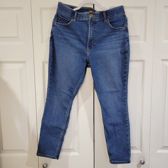 LEE JEANS 14 Short LIKE NEW - Picture 3 of 8
